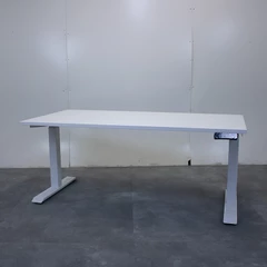 Elektrisch verstelbaar zit-sta-bureau 102415