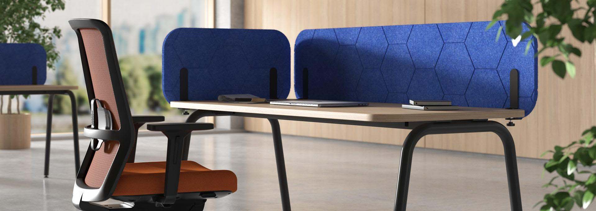 Een afgezonderde werkplek creëren met bureauscheidingswanden