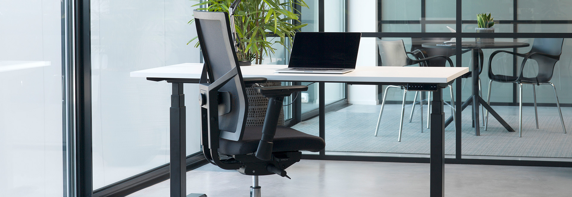 Wat zijn de voordelen van een bureaustoel met lendesteun?