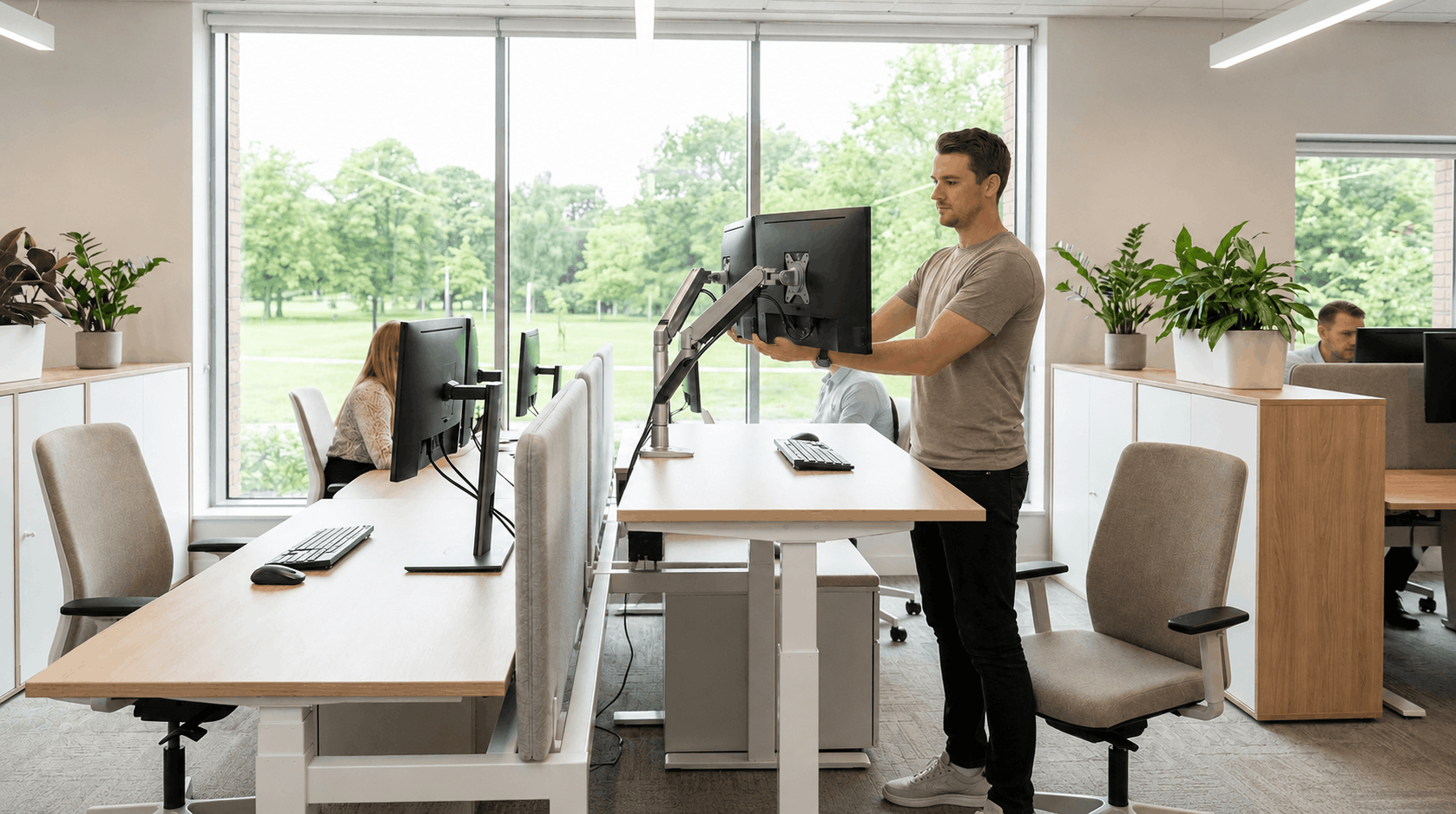 Monitorarm kopen: waar moet je op letten voor een gezonde werkplek